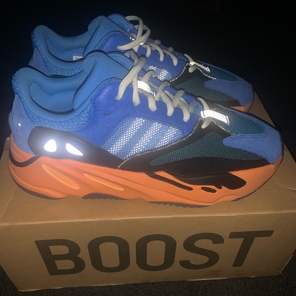 2021 Yeezy Boost 700 'Bright Blue'.      9 MEN US - Picture 4 of 4